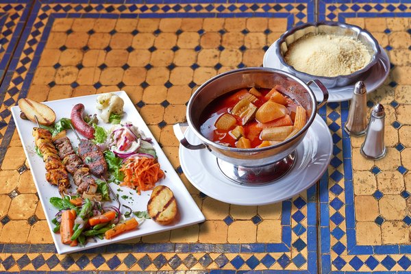 Comment intégrer des plats à base de légumes grillés dans un menu de restaurant de cuisine méditerranéenne?